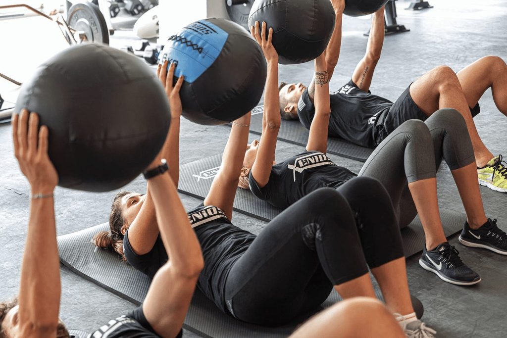 Choisir la bonne salle de sport en Tunisie : ballons médicinaux 