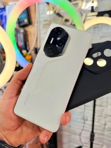 Triple caméra HONOR 300 PRO à vendre en Tunisie avec 3 mois de garantie