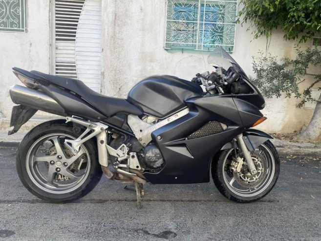 honda-vfr-moteur-vtec-800cc