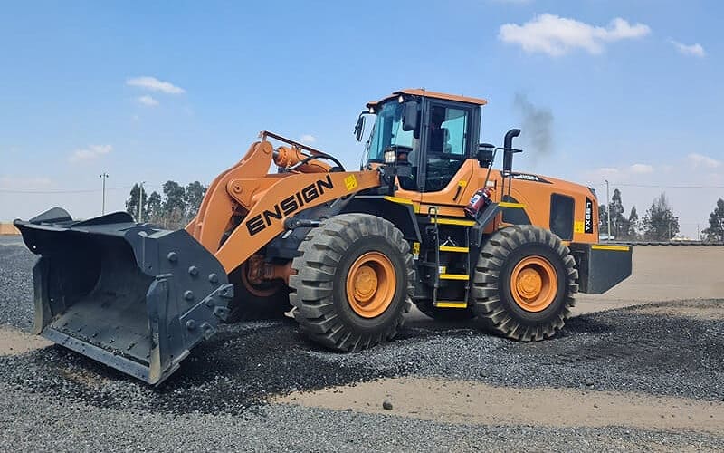 Chargeuse sur pneus Ensign YX646 / YX657 de chantier en Tunisie