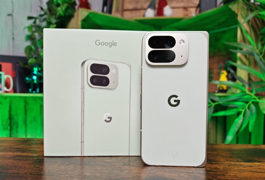Google Pixel 10 Pro smartphone haut de gamme orienté photo et intelligence artificielle avec module photo horizontal et boîte officielle