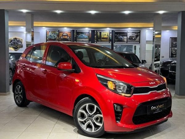 kia Picanto automatique rouge d’occasion exposée en showroom automobile en Tunisie
