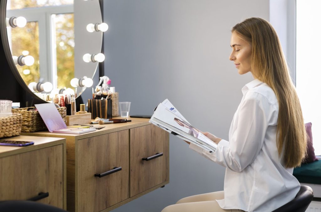 Organisation d’un local salon de beauté avec espace d’attente, coiffeuse et parcours client optimisé