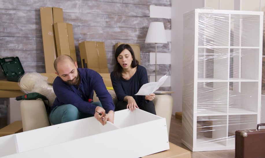 Vérification d’un lit et d’une armoire avant achat occasion