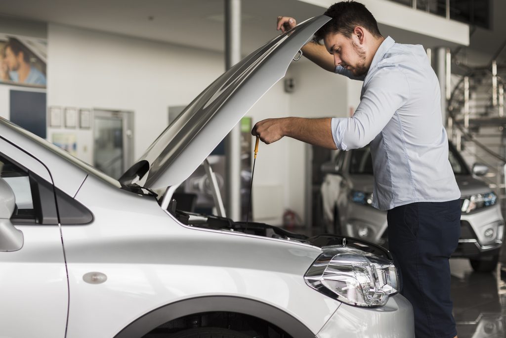 Vérification du moteur d’une Hyundai i20 d’occasion avant achat en Tunisie