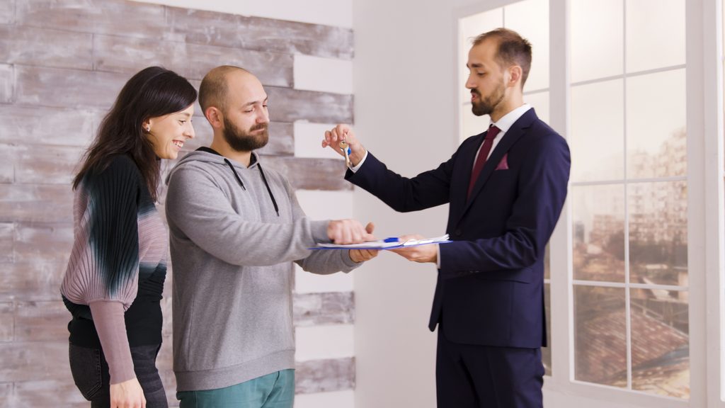 Signature d’une promesse de vente immobilière en Tunisie entre acheteur et vendeur