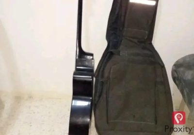Guitare acoustique à vendre à Sfax - 230 dinars