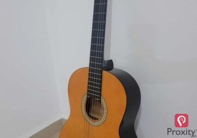 Guitare acoustique à vendre à Sousse - 140 Dinars
