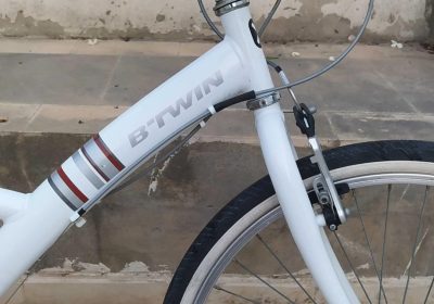Vélo enfant B'Twin 24 pouces à vendre à Borj Touil