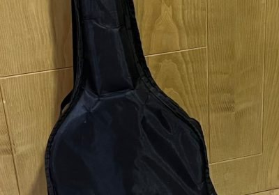 Guitare classique à vendre à Sfax