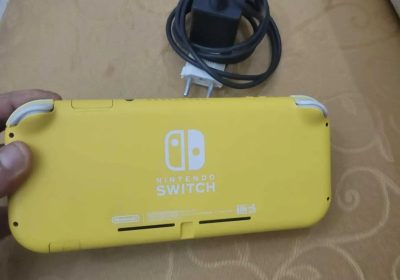 Nintendo Switch Lite à vendre à Mornaguia