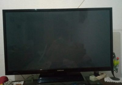 TV LED Samsung 51 pouces à vendre à Fouchana