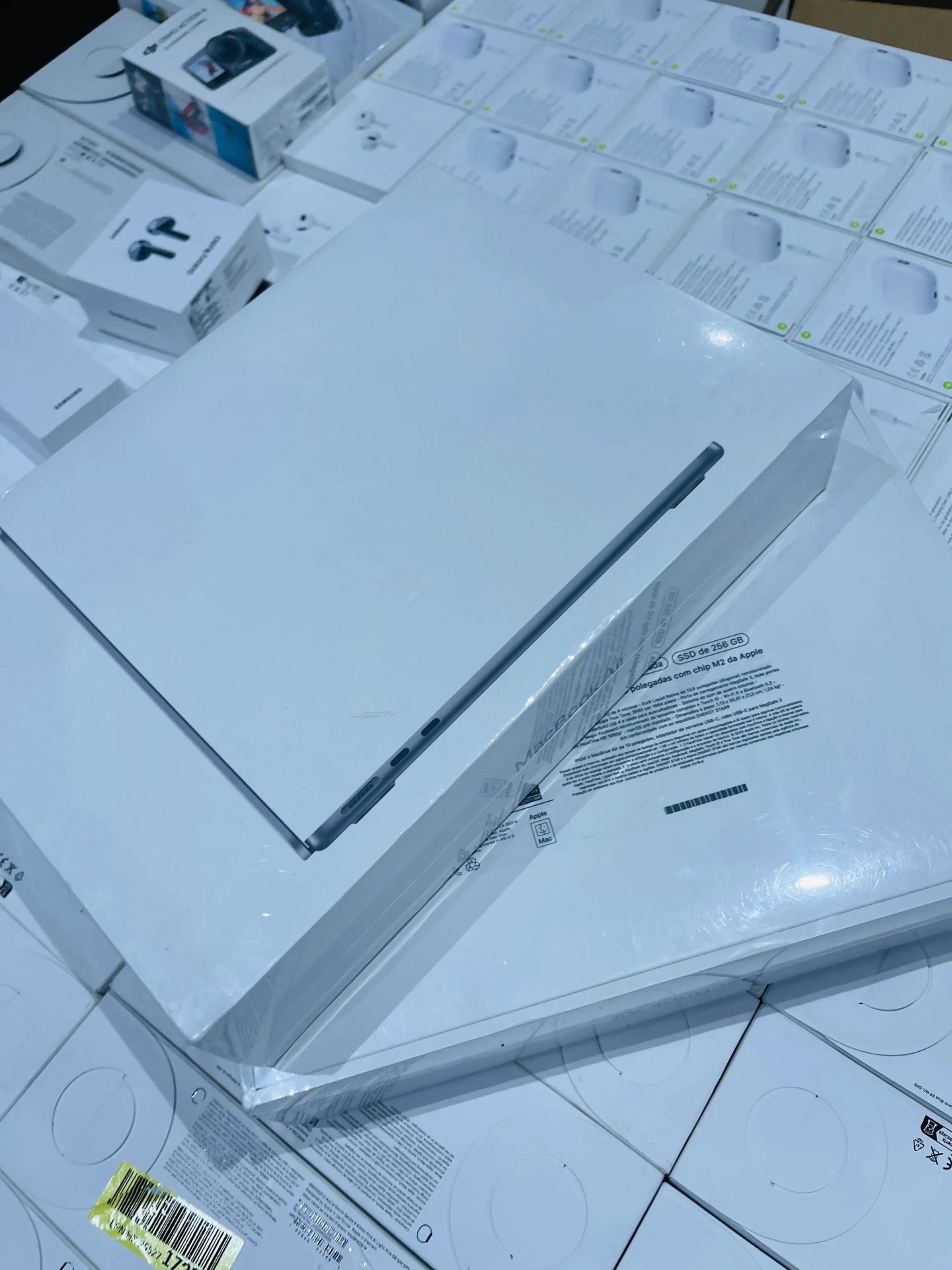 Macbook-air-m2-cachete-a-vendre-a-Cite-Ennasr-prix-3550-dinars-proxity.tn-annonces-apple-macbook-a-vendre-tunisie