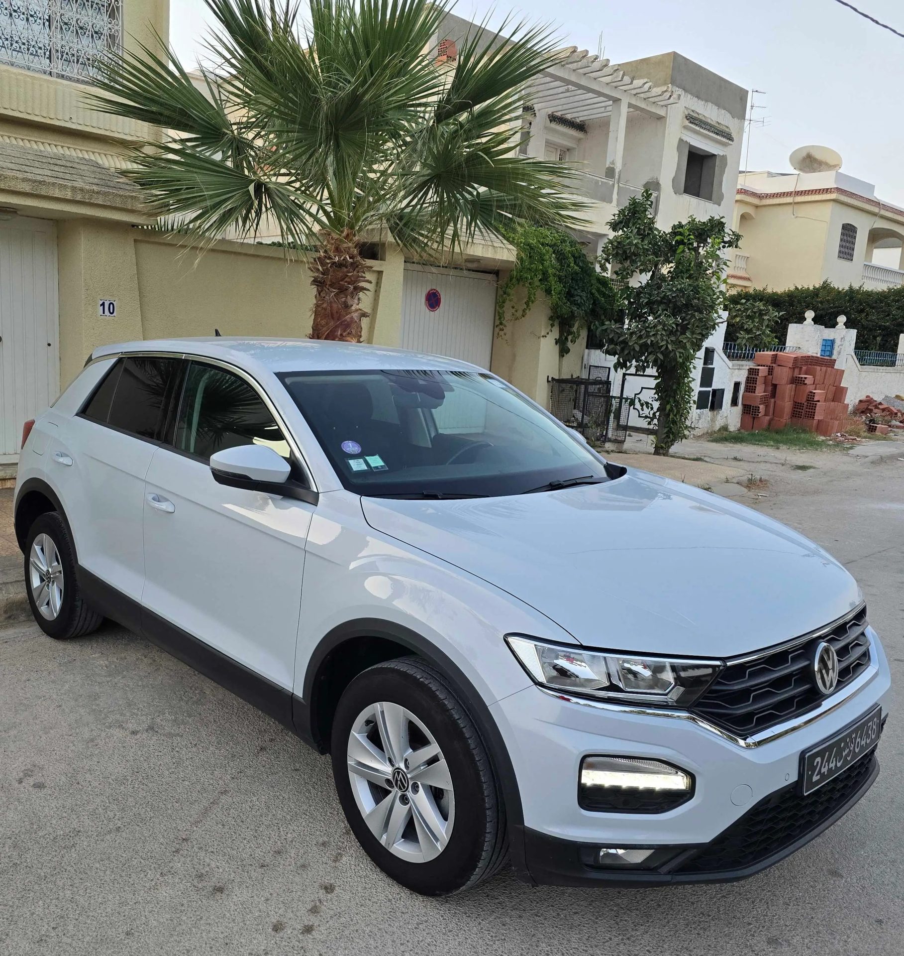 Voiture-Volkswagen-T-ROC-a-vendre-a-Nabeul-prix-74800-dinars-proxity.tn-annonce-voiture-occasion-tunisie-2