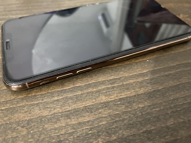 iPhone-11-Pro-Max-Rose-Gold-64-Go-a-vendre-aux-berges-du-lac-proxity.tn-annonces-smartphone-occasion-tunisie