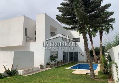 Villa S+5 avec piscine à La Soukra MVV0352