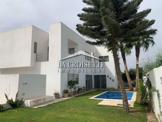 Villa S+5 avec piscine à La Soukra MVV0352