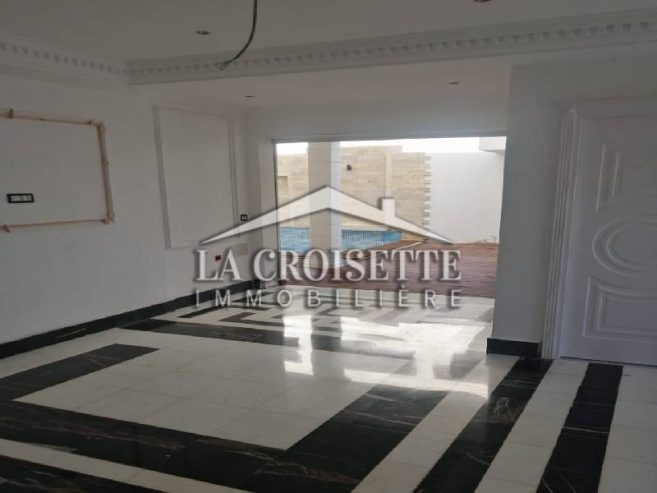 Appartement S+4 avec jardin et piscine à La Soukra MAL2145