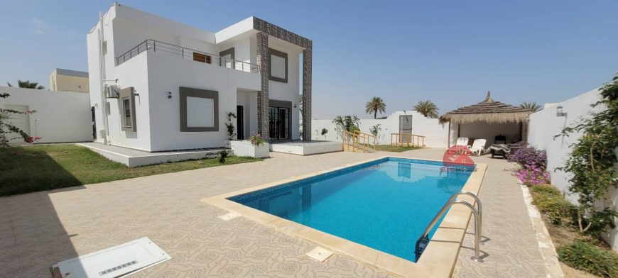 GRANDE VILLA AVEC PISCINE À DJERBA – RÉF L762