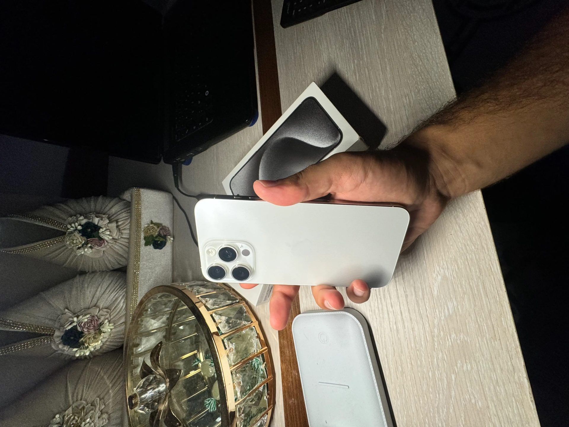 Apple-iPhone-15-Pro-Max-256Go-White-Titanium-a-vendre-a-Monastir-prix-3790-dinars-proxity.tn-annonces-smartphone-tunisie-5