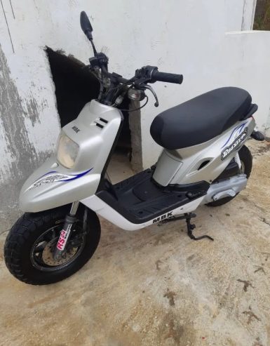 Moto-MBK-Booster-a-vendre-a-Tabarka-prix-2500-dinars-proxity.tn-annonces-moto-a-vendre-tunisie