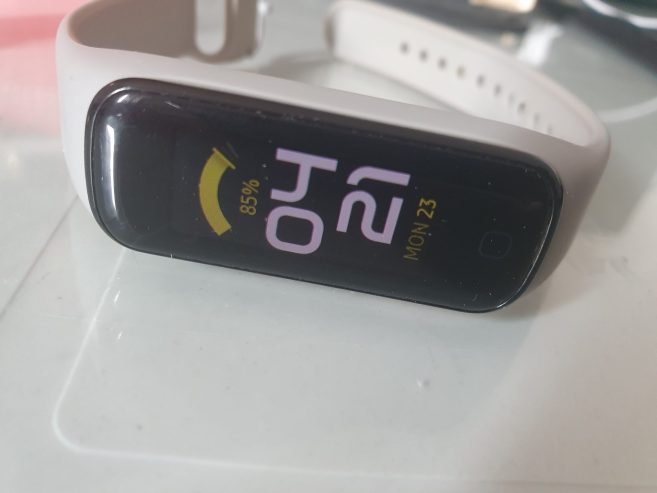 Smartwatch-samsung-galaxy-fit-2-a-vendre-a-Cite-El-Khadra-prix-150-dinars-proxity.tn-annonces-smartwatchoccasion-tunisie-1