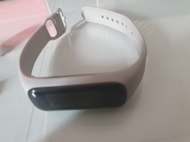 Smartwatch-samsung-galaxy-fit-2-a-vendre-a-Cite-El-Khadra-prix-150-dinars-proxity.tn-annonces-smartwatchoccasion-tunisie-3