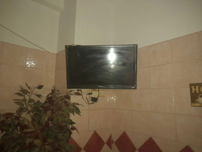 TV-Condor-24-pouces-avec-recepteur-satellite-a-vendre-a-Cite-Ennasr-prix-280-dinars-proxity.tn-annonces-television-a-vandre-Tunisie-2