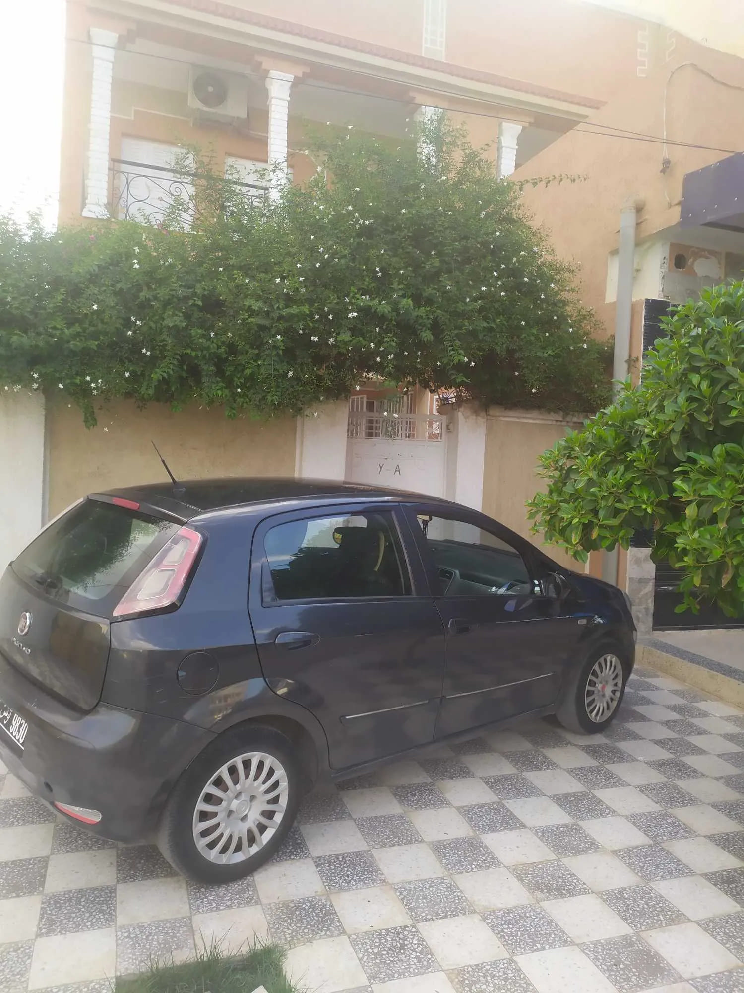 Voiture-Fiat-Punto-a-vendre-a-Hajeb-El-Ayoun-prix-23500-dinars-proxity.tn-annonces-voitures-occasions-a-vendre-tunisie-1