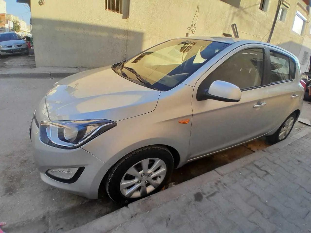 Voiture-Hyundai-i20-a-vendre-a-Borj-Louzir-prix-32000-dinars-proxity.tn-annonces-voitures-occasions-tunisie-1