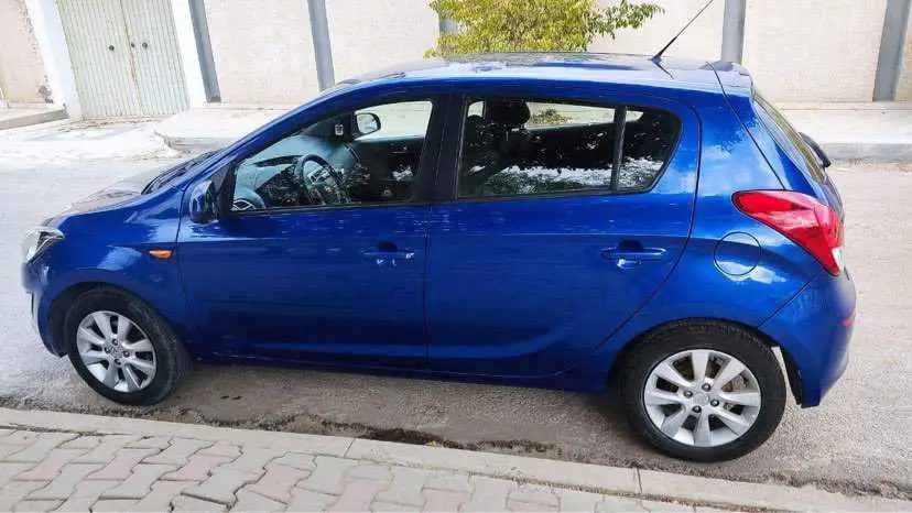 Voiture-Hyundai-i20-a-vendre-a-El-Mnihla-prix-33000-dinars-proxity.tn-annonces-voitures-occasion-tunisie