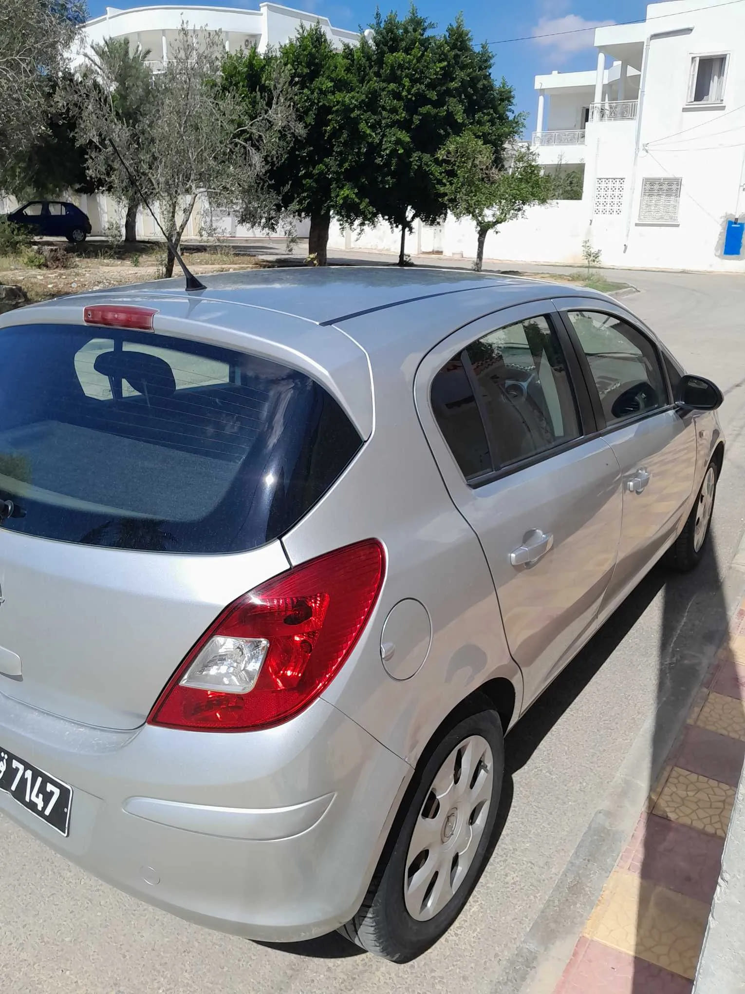 Voiture-Opel-Astra-D-a-vendre-a-Msaken-prix-33000-dinars-proxity.tn-annonces-voitures-occasion-a-vendre-tunisie