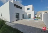 VILLA AVEC PISCINE À MEZRAYA DJERBA ZA - RÉF V620