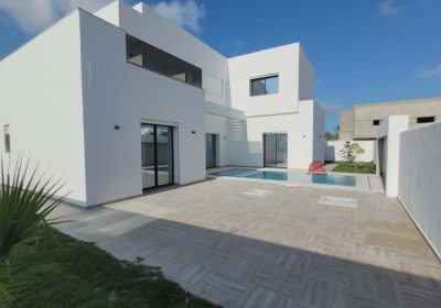 VILLA AVEC PISCINE À MEZRAYA DJERBA ZA - RÉF V620