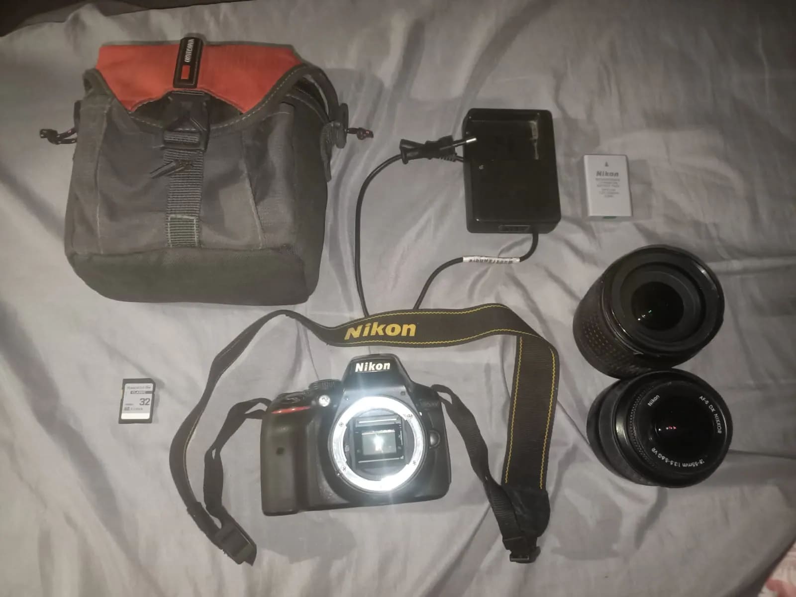 Appareil-photo-Nikon-D5300-avec-accessoires-et-sac-a-vendre-a-Sousse-prix-900-dinars-proxity.tn-annonces-tunisie-appareil-photo-a-vendre