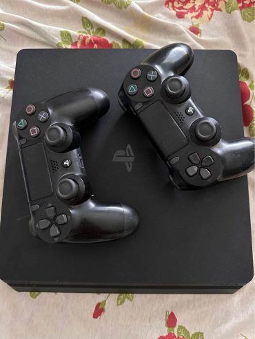 Console-de-jeux-PS4-a-vendre-a-Tunis-prix-580-dinars-proxity.tn-annonces-tunisie-console-de-jeux-a-vendre-1