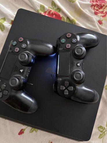 Console-de-jeux-PS4-a-vendre-a-Tunis-prix-580-dinars-proxity.tn-annonces-tunisie-console-de-jeux-a-vendre