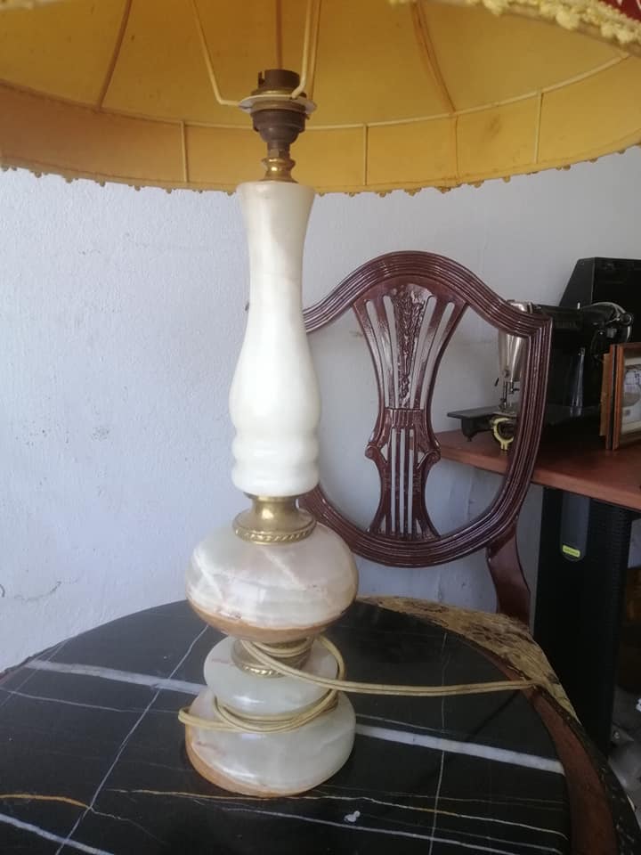 Lampe-vintage-en-onyx-a-vendre-a-La-Marsa-prix-200-dinars-proxity.tn-annonce-antiquite-a-vendre-tunisie-3