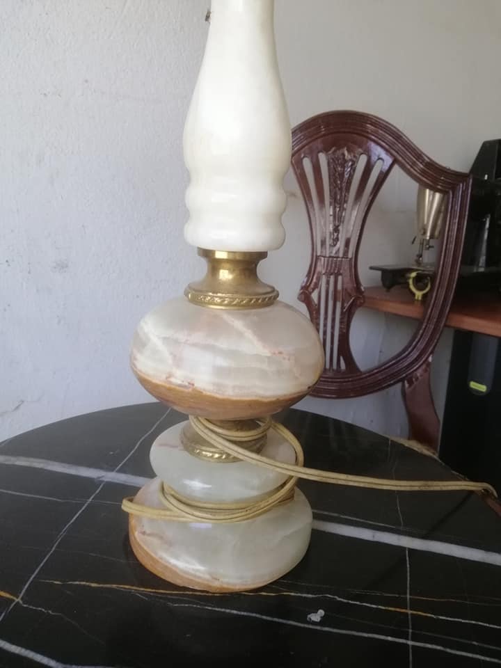 Lampe-vintage-en-onyx-a-vendre-a-La-Marsa-prix-200-dinars-proxity.tn-annonce-antiquite-a-vendre-tunisie-4