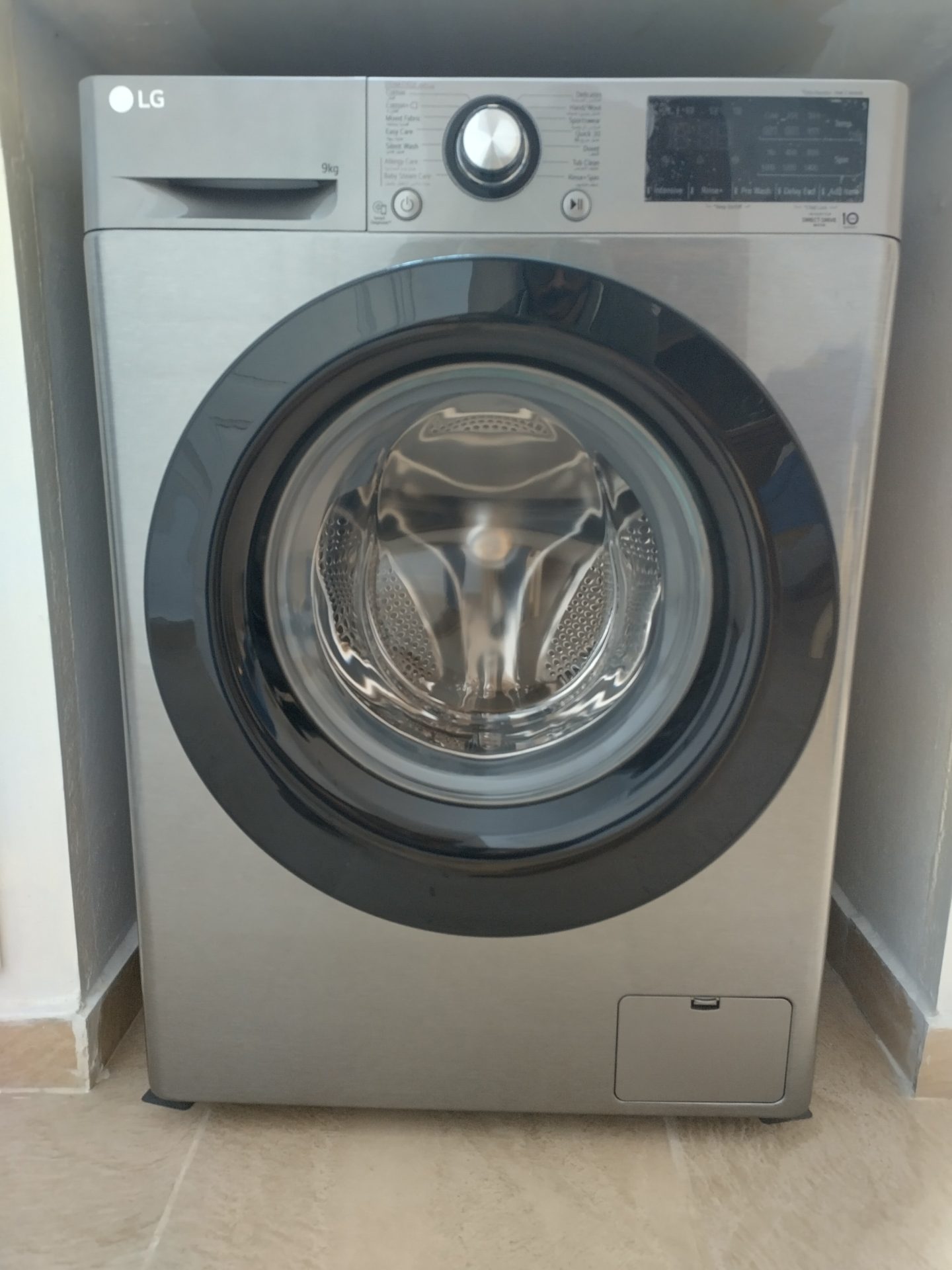 Lave-Linge-Frontal-LG-Vivace-9-Kg-presque-neuf-a-vendre-a-Kerkenah-prix-1650-dinars-proxity.tn-annonce-electromenager-tunisie