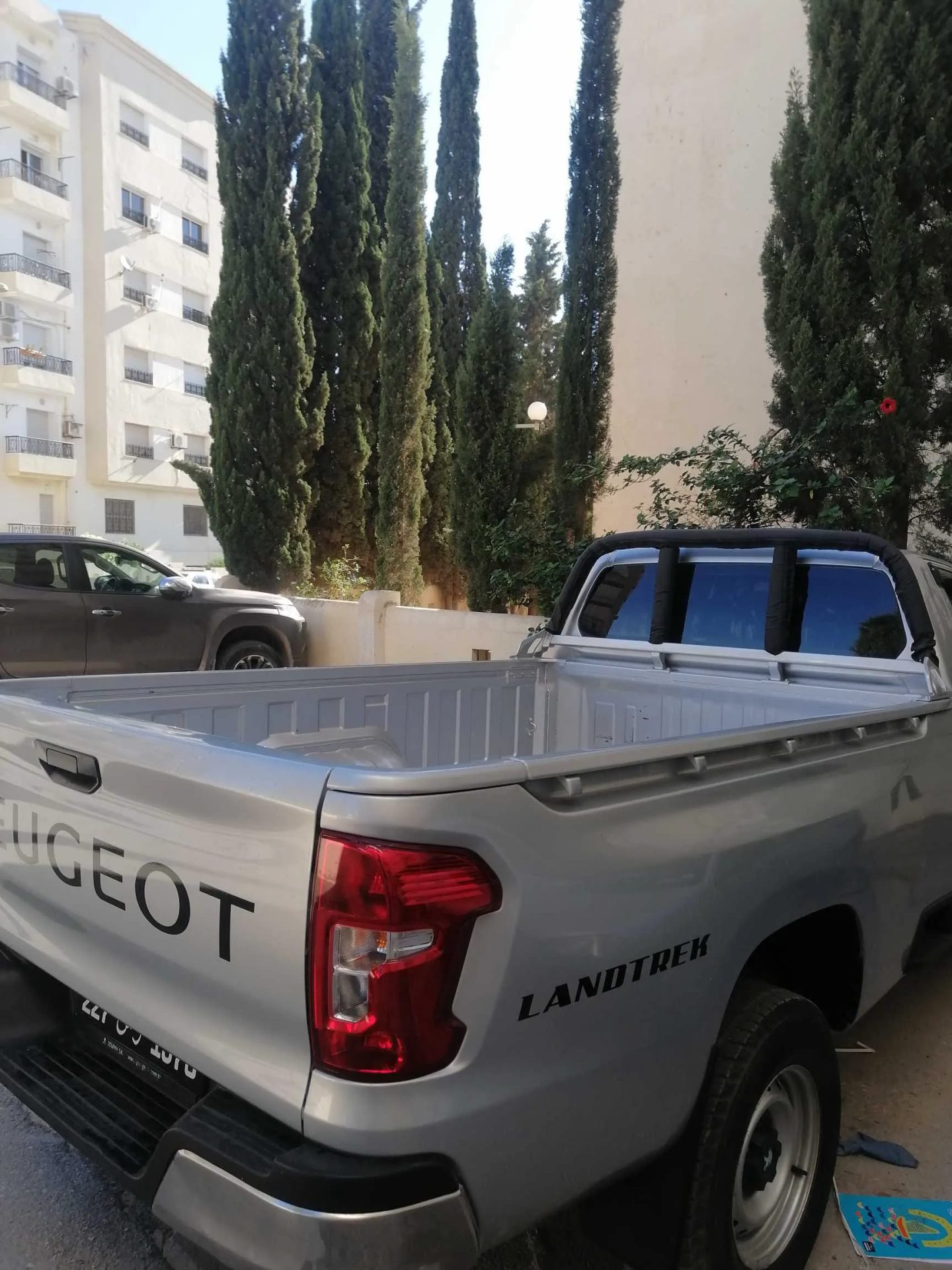 Peugeot-Landtrek-a-vendre-aux-Jardins-dEl-Menzah-prix-55000-dinars-proxity.tn-annonces-camion-occasion-tunisie-1