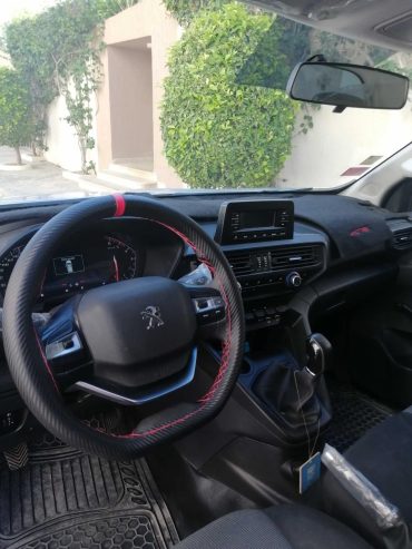 Peugeot-Landtrek-a-vendre-aux-Jardins-dEl-Menzah-prix-55000-dinars-proxity.tn-annonces-camion-occasion-tunisie-3