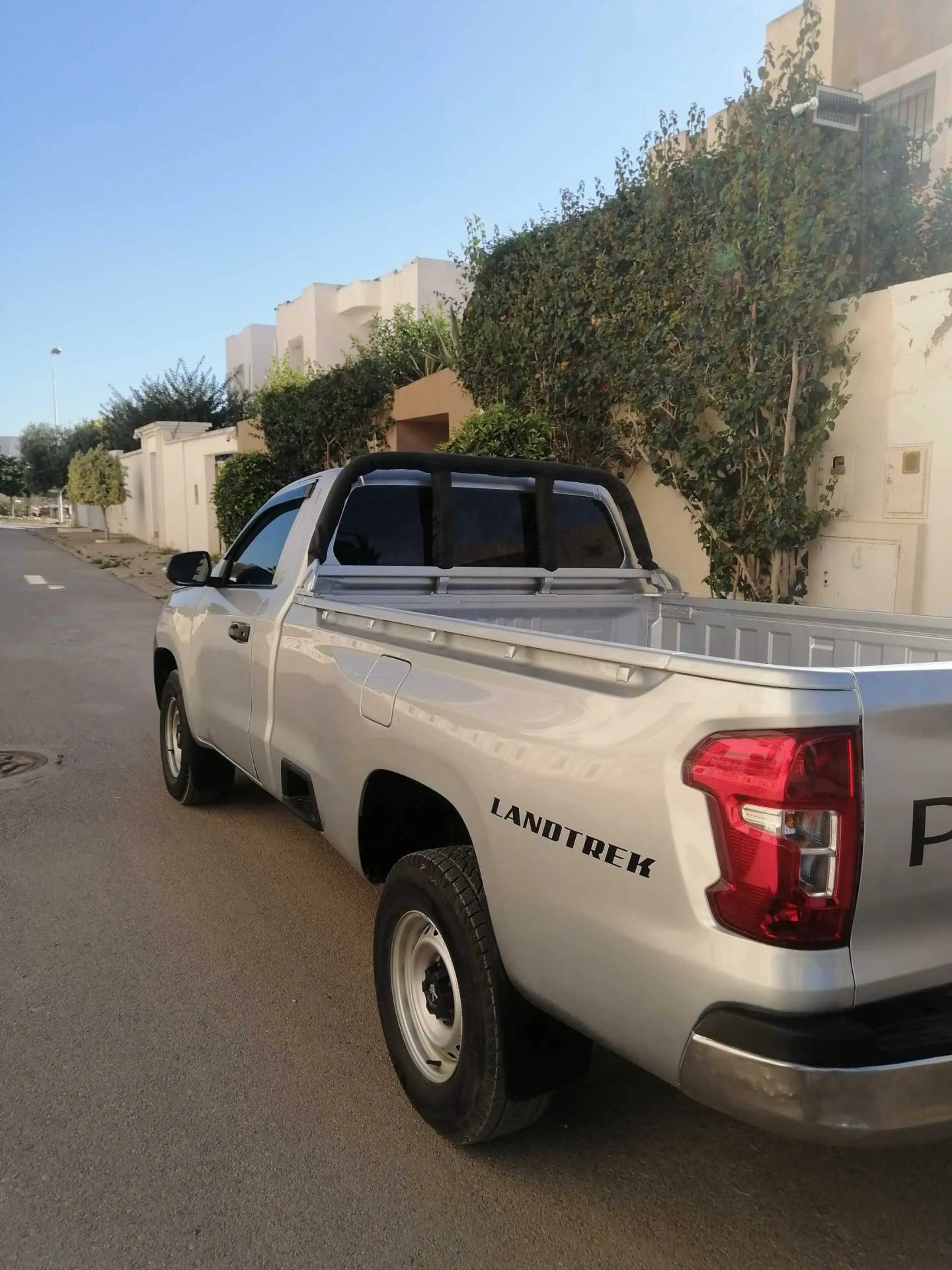 Peugeot-Landtrek-a-vendre-aux-Jardins-dEl-Menzah-prix-55000-dinars-proxity.tn-annonces-camion-occasion-tunisie-5