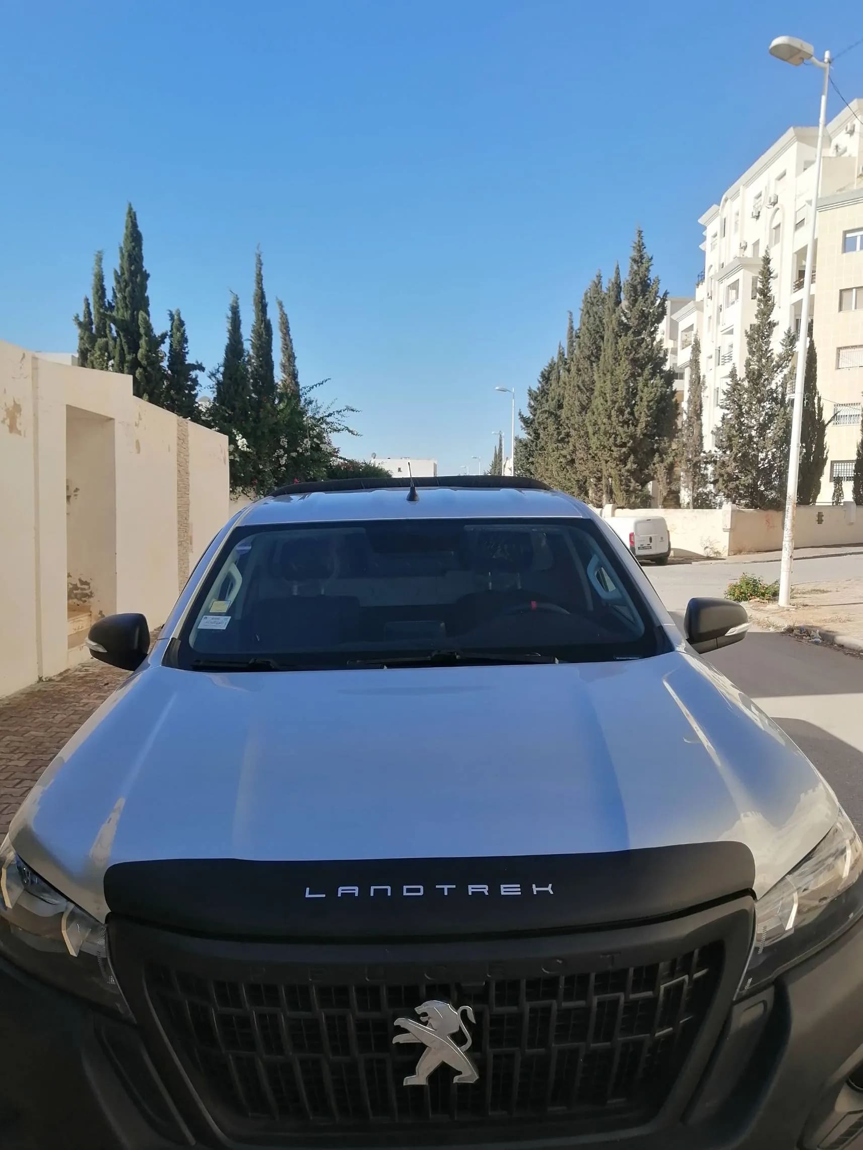 Peugeot-Landtrek-a-vendre-aux-Jardins-dEl-Menzah-prix-55000-dinars-proxity.tn-annonces-camion-occasion-tunisie-8