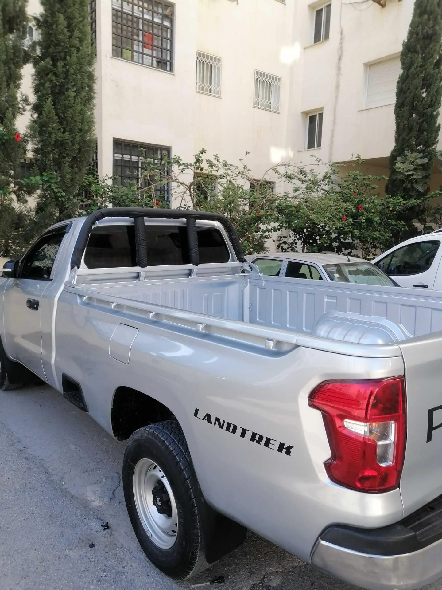 Peugeot-Landtrek-a-vendre-aux-Jardins-dEl-Menzah-prix-55000-dinars-proxity.tn-annonces-camion-occasion-tunisie