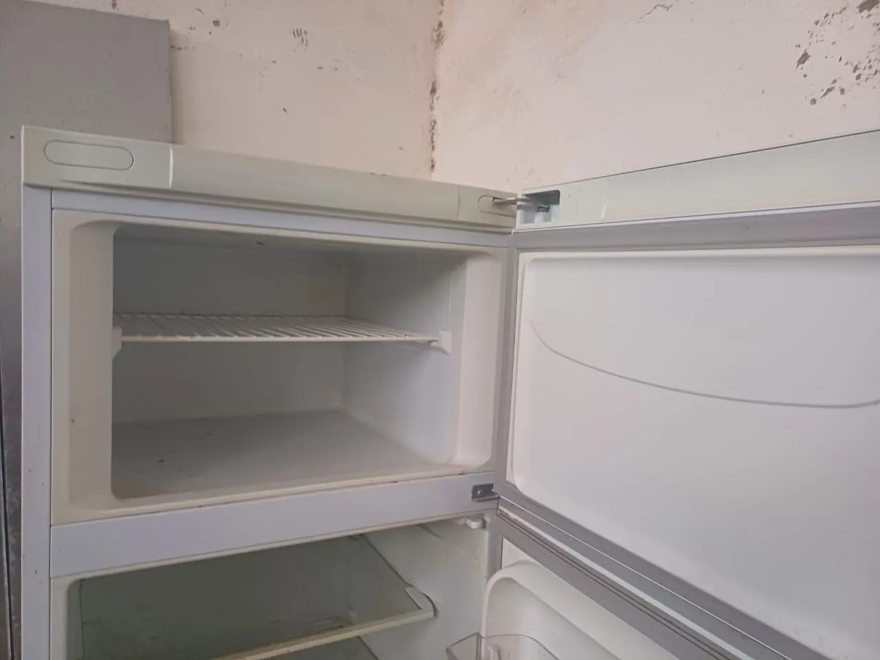 Refrigerateur-Ariston-360-L-a-vendre-a-Mornag-prix-450-dinars-proxity.tn-annonce-electromenager-a-vendre-tunisie-1