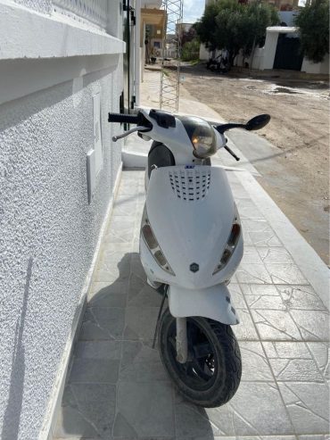 Scooter-Piaggio-Zip-50-2T-a-vendre-a-El-Bkalta-prix-1700-dinars-proxity.tn-annonce-tunisie-moto-occasion-a-vendre-2