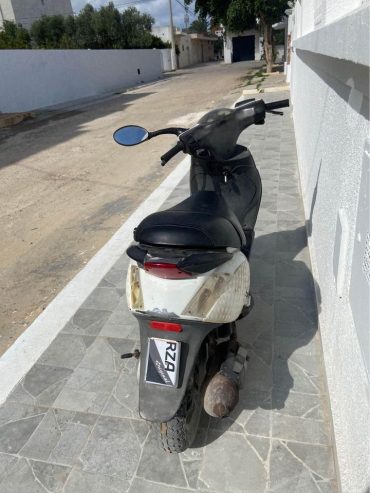 Scooter-Piaggio-Zip-50-2T-a-vendre-a-El-Bkalta-prix-1700-dinars-proxity.tn-annonce-tunisie-moto-occasion-a-vendre-3