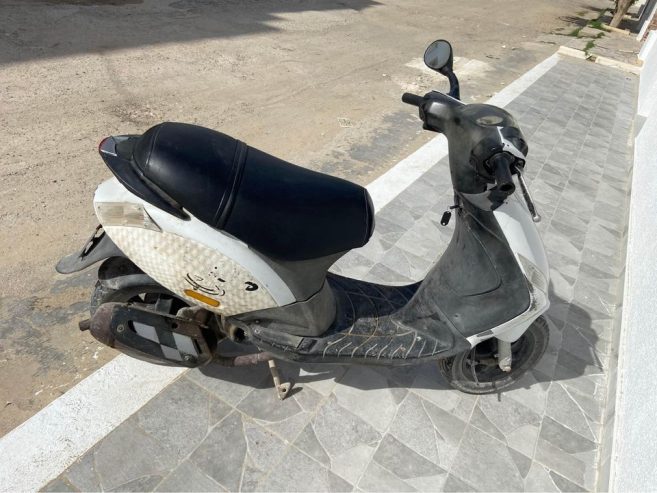 Scooter-Piaggio-Zip-50-2T-a-vendre-a-El-Bkalta-prix-1700-dinars-proxity.tn-annonce-tunisie-moto-occasion-a-vendre