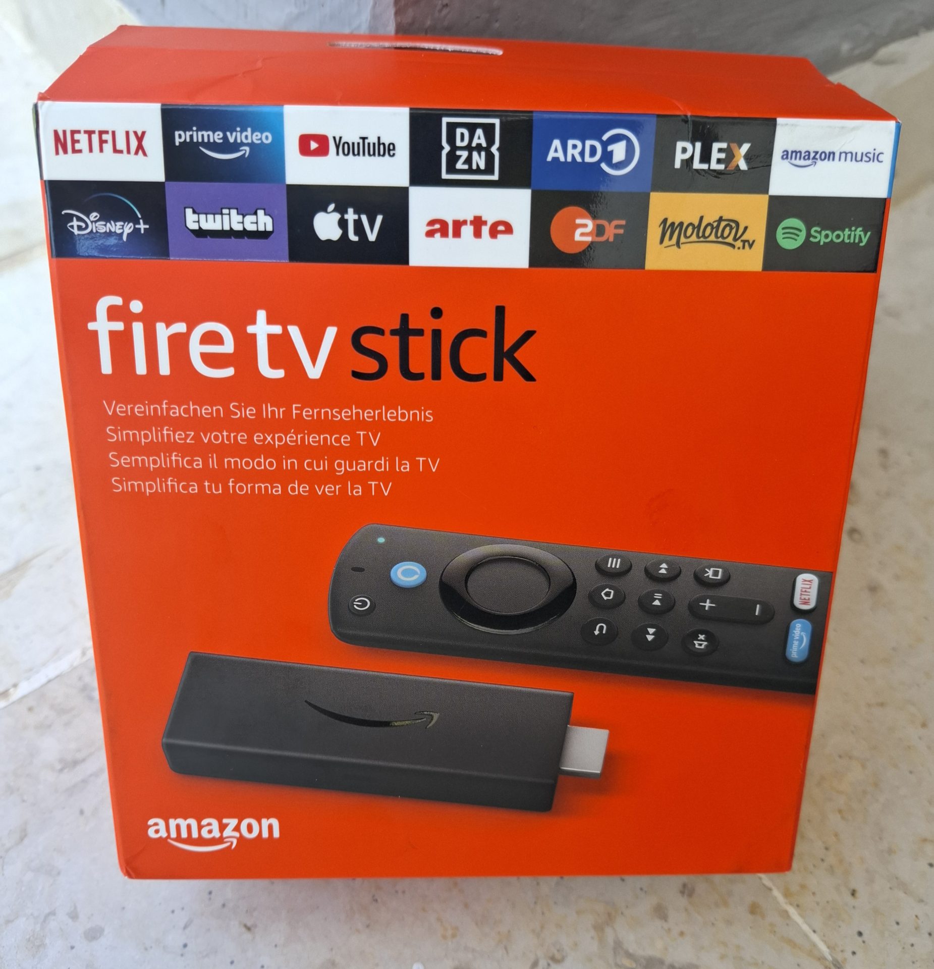 Smart-TV-Box-amazon-Fire-TV-Stick-3eme-generation-a-vendre-aux-Berges-du-Lac-prix-200-dinars-proxity.tn-annonce-smart-TV-box-a-vendre-tunisie